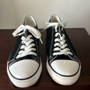 Women’s size 8 LTS sneakers